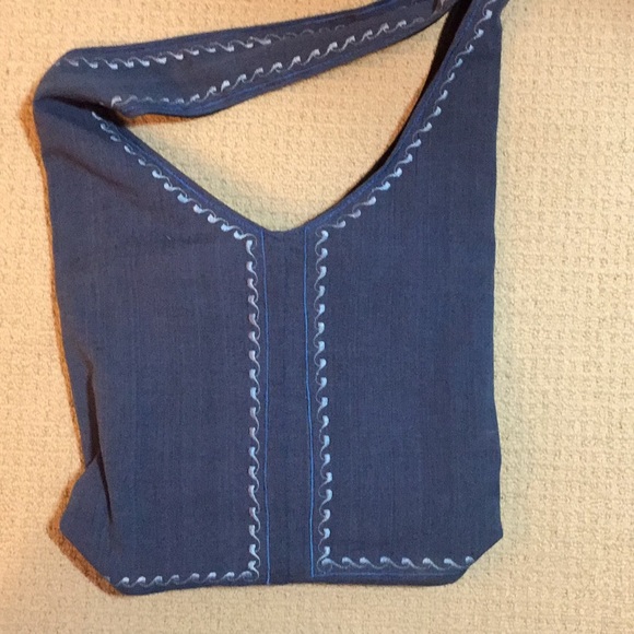 Lei Lotus sling bag - Picture 2 of 3